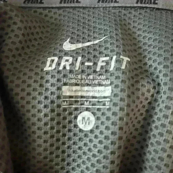 Nike Men’s Charlotte 49ers 1/4 Zip Pullover. Medium. Preowned. DriFit Training. - Picture 4 of 5